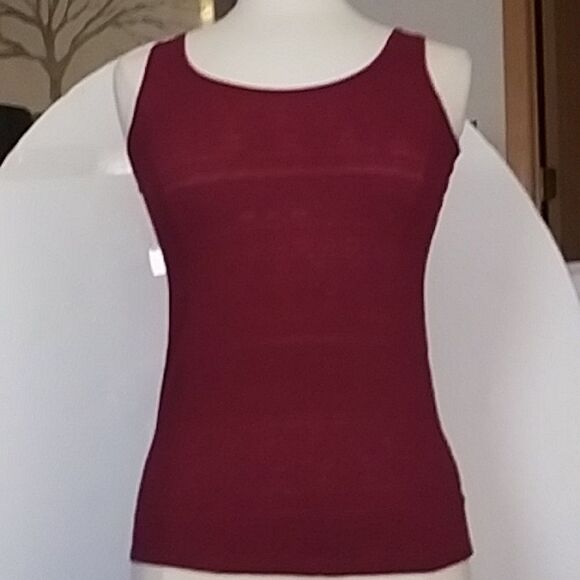SO Tops - So Brand Burgundy Maroon Perfect Tank with Lace Type Fabric Weave Stretchy M